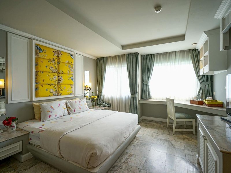 At Pingnakorn Hotel Nimmanhaeminda Road 49