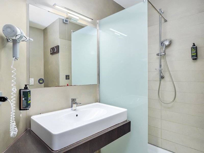 B&B HOTEL Milano Monza 31 - Bathroom Example