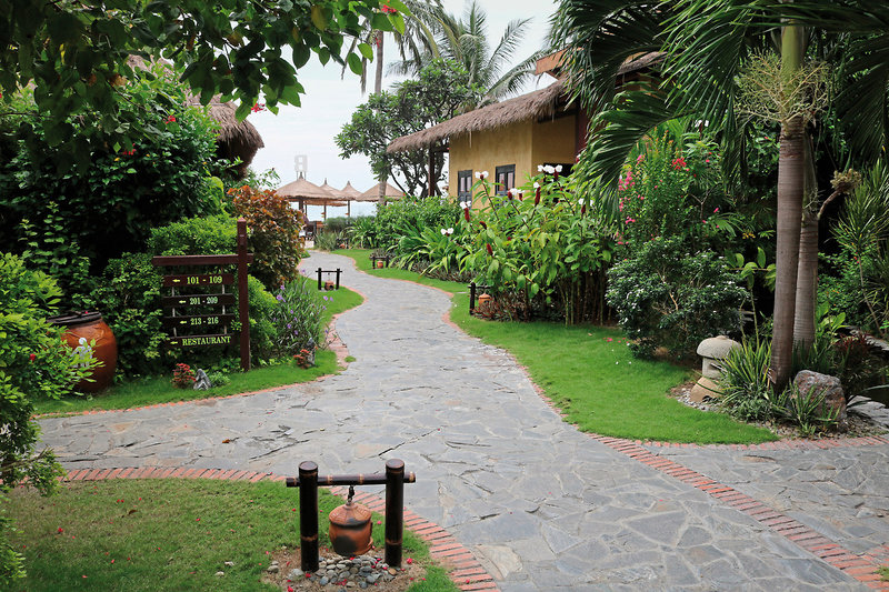 Bamboo Village Beach Resort & Spa 4