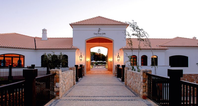 Pine Cliffs Residence, a Luxury Collection Resort 1