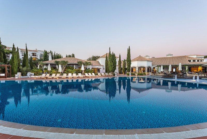 Pine Cliffs Residence, a Luxury Collection Resort 11