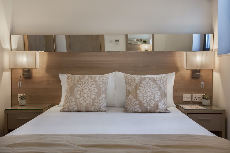 Plaza Hotels - Plaza 8