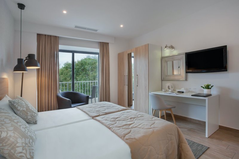 Plaza Hotels - Plaza 11