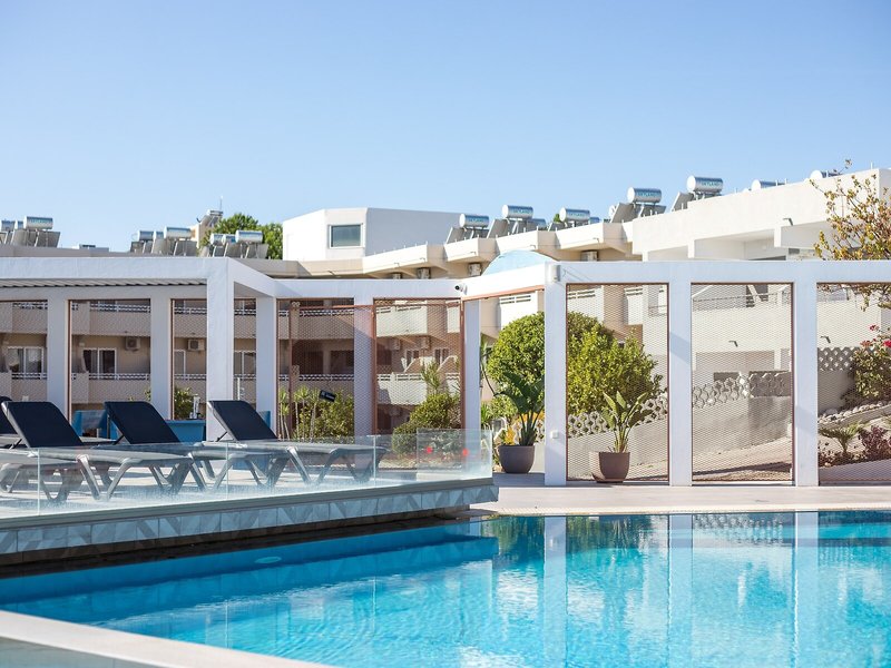 Hillside Studios & Apartments 7