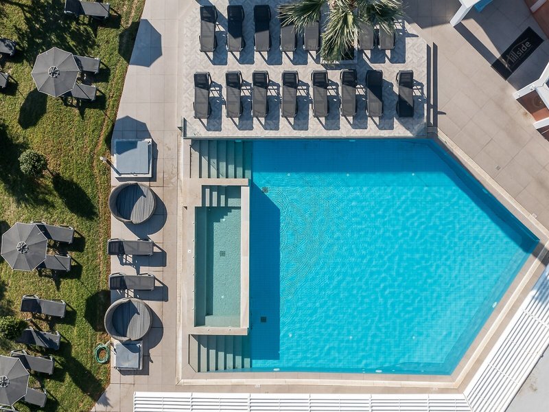Hillside Studios & Apartments 14