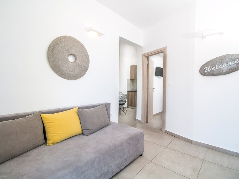Hillside Studios & Apartments 17