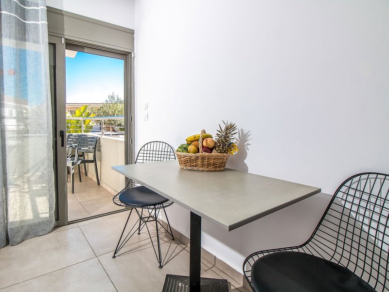 Hillside Studios & Apartments 18