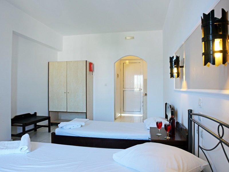 Hillside Studios & Apartments 26