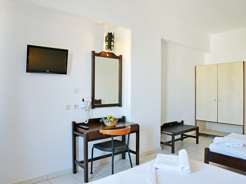 Hillside Studios & Apartments 27