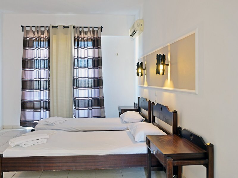 Hillside Studios & Apartments 29