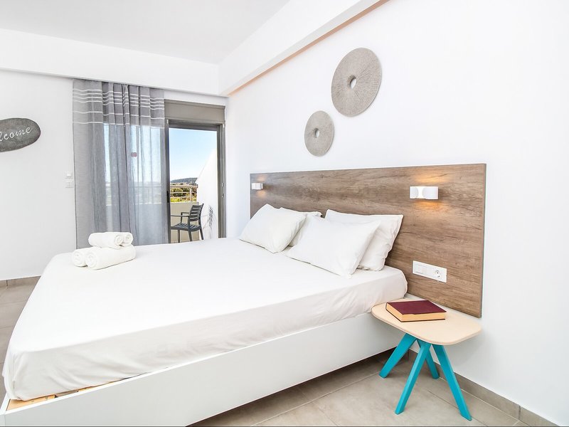 Hillside Studios & Apartments 32