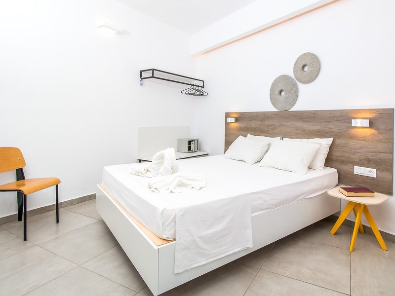 Hillside Studios & Apartments 35