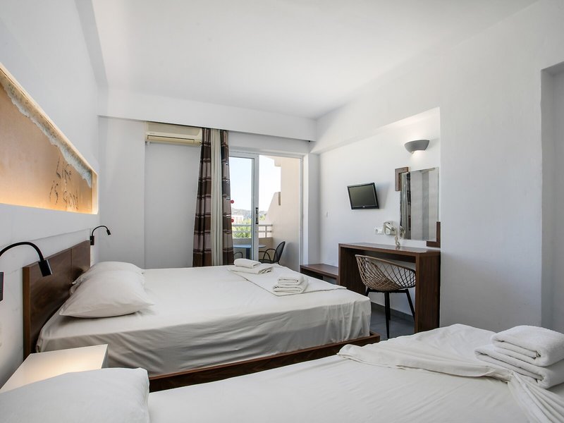 Hillside Studios & Apartments 29