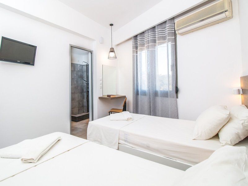 Hillside Studios & Apartments 35