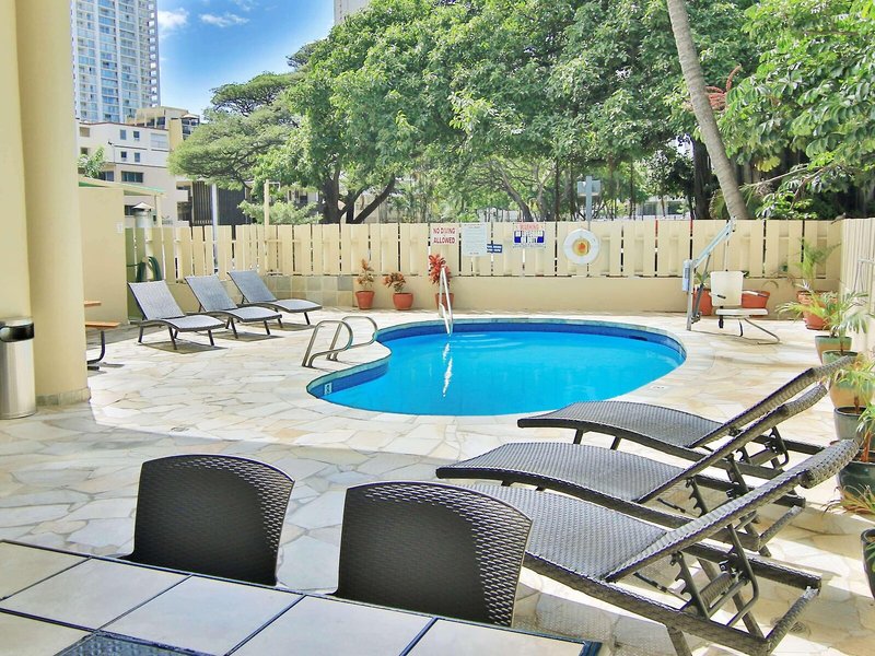 Aqua Aloha Surf Waikiki 9