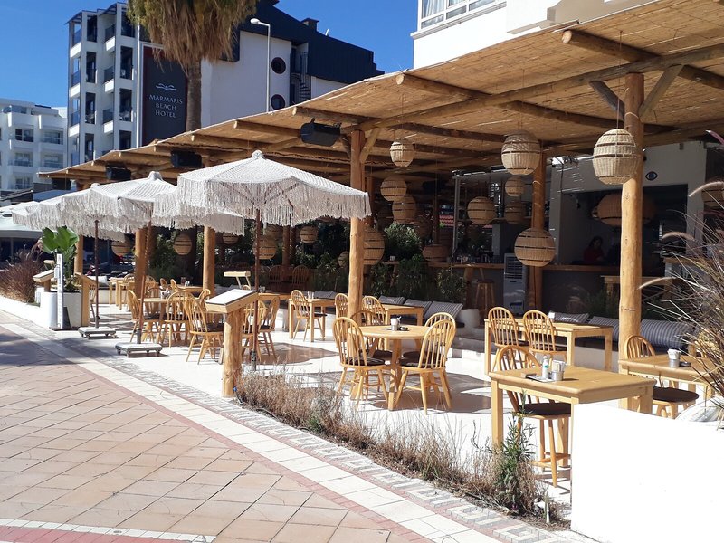 Honeymoon Beach Hotel 14