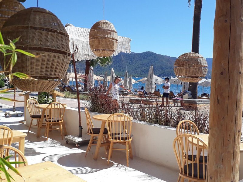 Honeymoon Beach Hotel 18