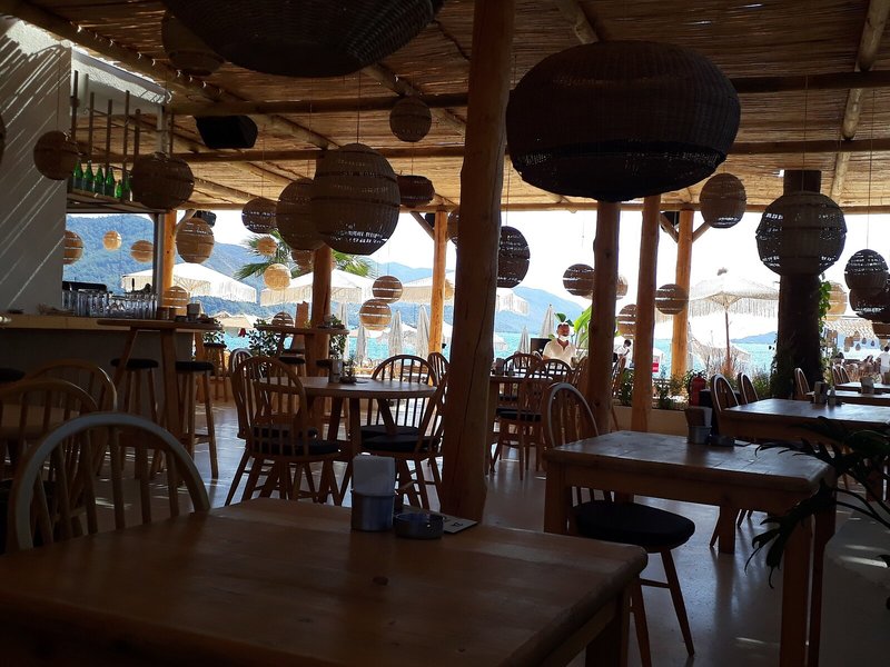 Honeymoon Beach Hotel 20
