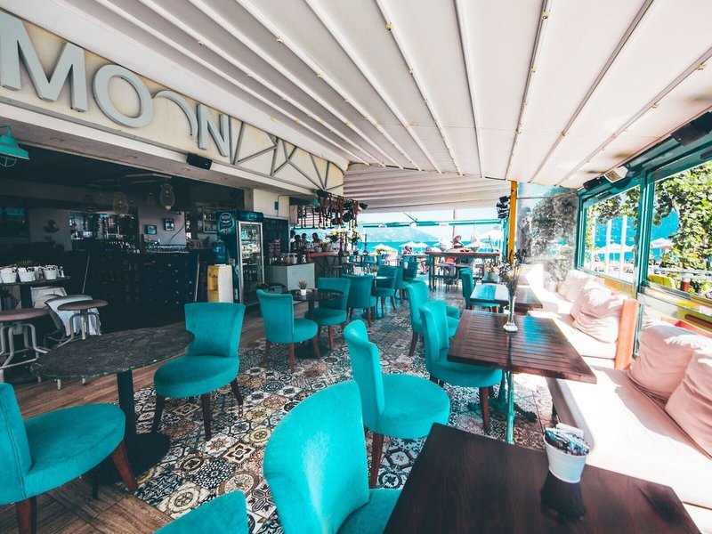 Honeymoon Beach Hotel 21
