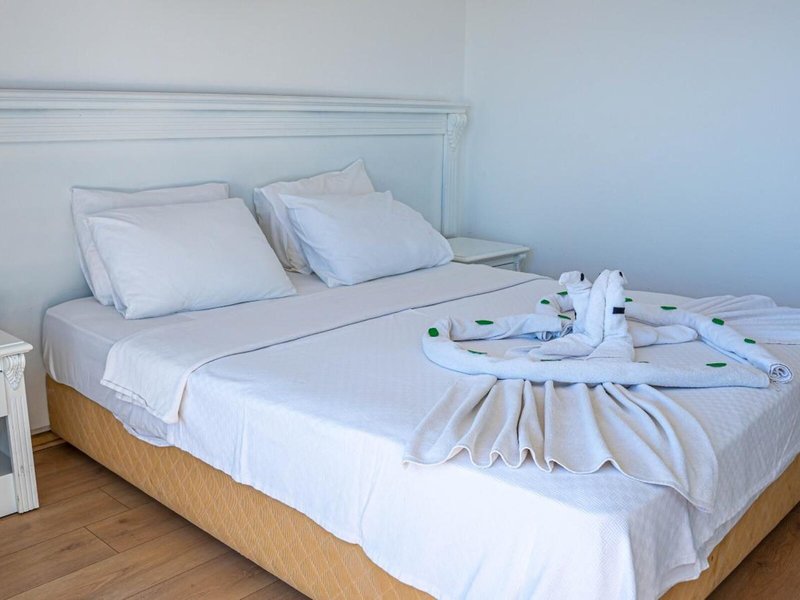 Honeymoon Beach Hotel 29