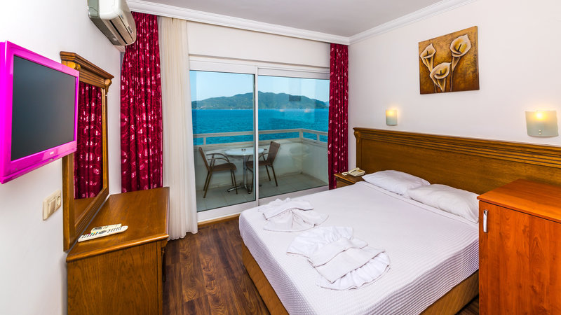 Honeymoon Beach Hotel 7