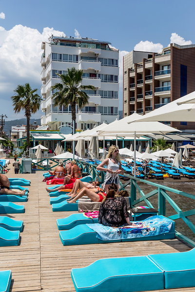 Honeymoon Beach Hotel 3