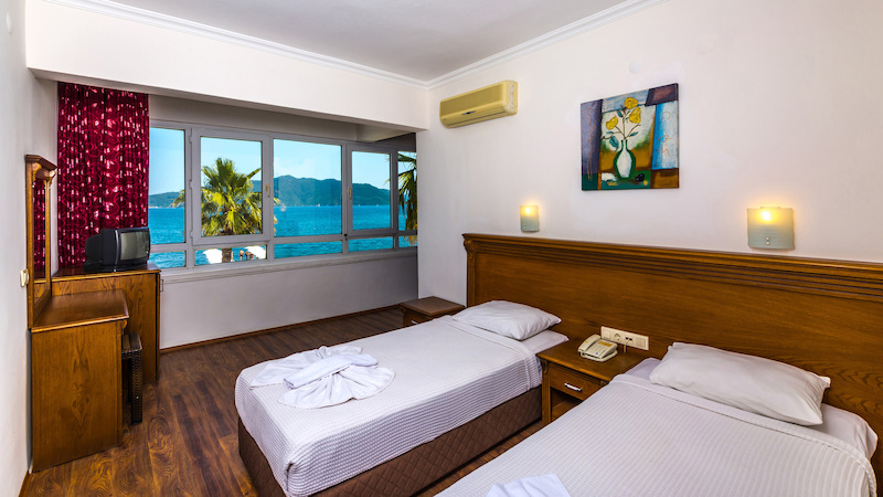 Honeymoon Beach Hotel 7