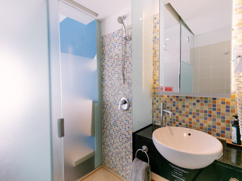 Best Western Kuta Beach 30 - Bathroom Example