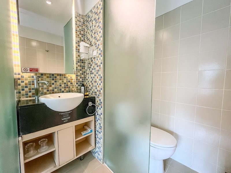 Best Western Kuta Beach 38 - Bathroom Example