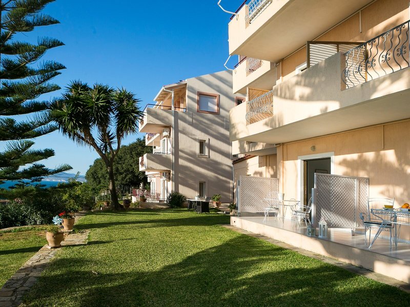 Panorama Fanari Studios & Apartments 2