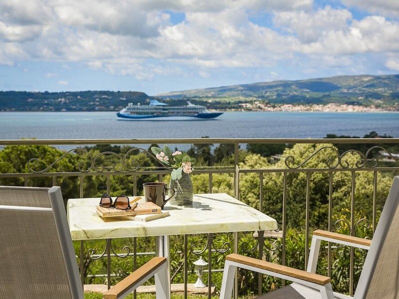 Panorama Fanari Studios & Apartments 6