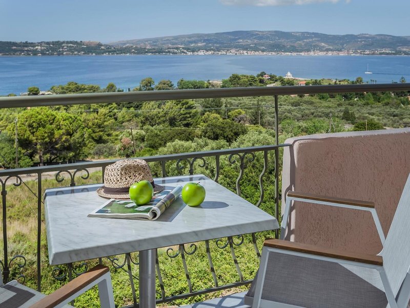 Panorama Fanari Studios & Apartments 8