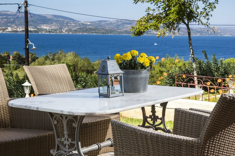 Panorama Fanari Studios & Apartments 6