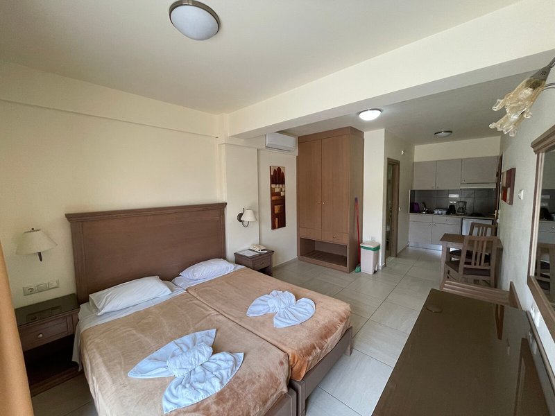 Maria Lambis Apartments 14