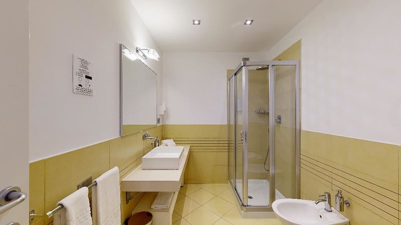 Hotel Monte Sarago 2 - Bathroom Example