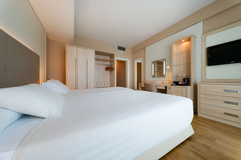 Bull Hotel Reina Isabel & Spa 12