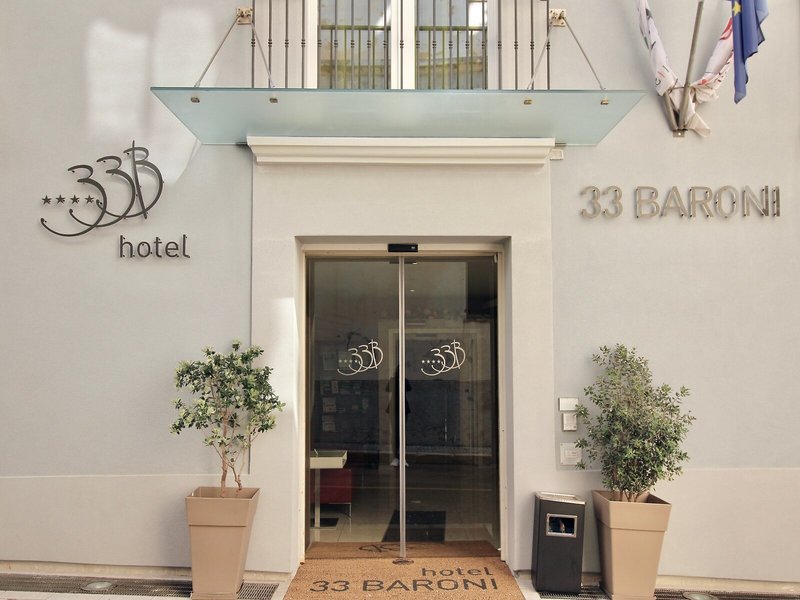 33 Baroni Hotel 1