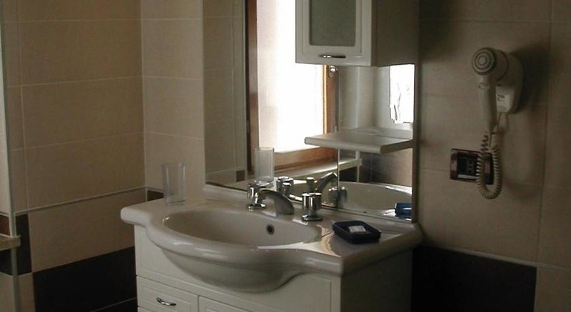 Royal Residence 4 - Bathroom Example