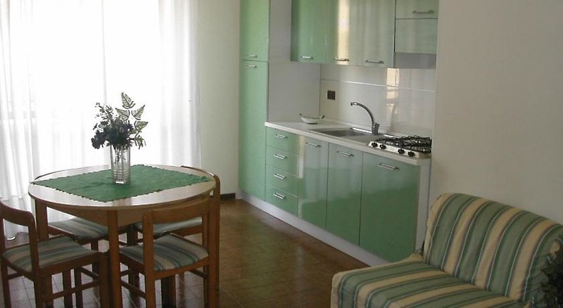 Royal Residence 5 - Health & Beauty