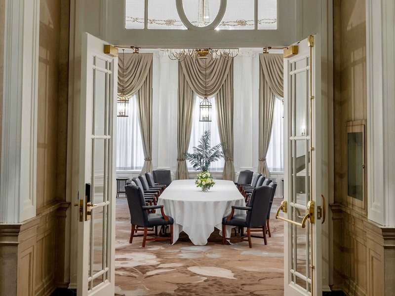 Fairmont Palliser 19