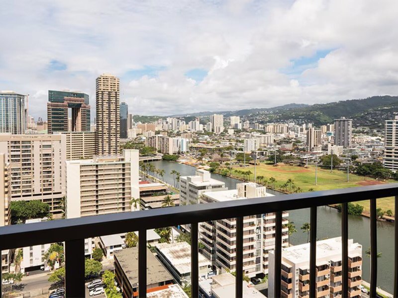 Club Wyndham Royal Garden at Waikiki 2