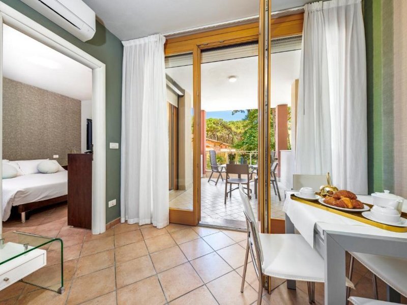 Hotel & Residence Poggio dei Pini 9 - Room Example