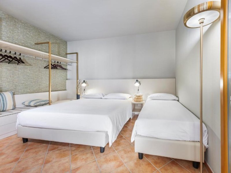 Hotel & Residence Poggio dei Pini 18 - Room Example