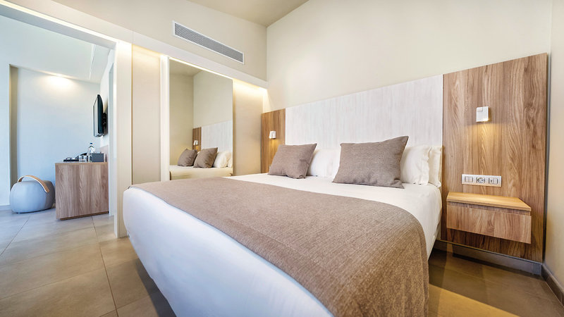 Club Maspalomas Suites 15 - Room Example