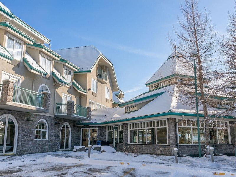 Pocaterra Inn & Waterslide 5