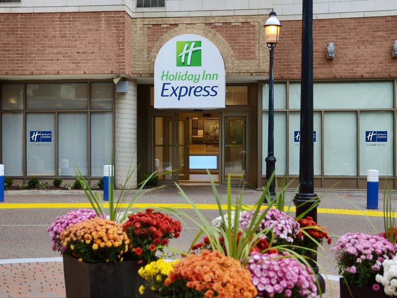 Holiday Inn Express Downtown Toronto