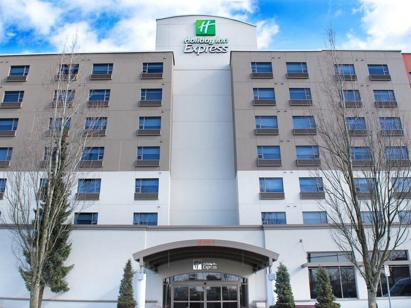 Holiday Inn Express Vancouver Airport 2 - Exterior