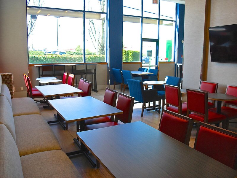 Holiday Inn Express Vancouver Airport 13 - Restaurant