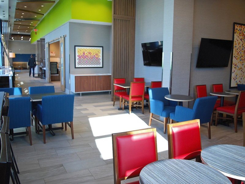 Holiday Inn Express Vancouver Airport 14 - Restaurant