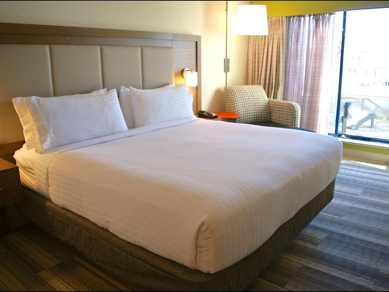 Holiday Inn Express Vancouver Airport 18 - Room Example
